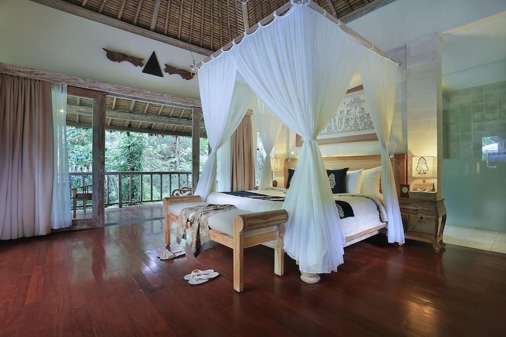 Resort The Kayon 5*